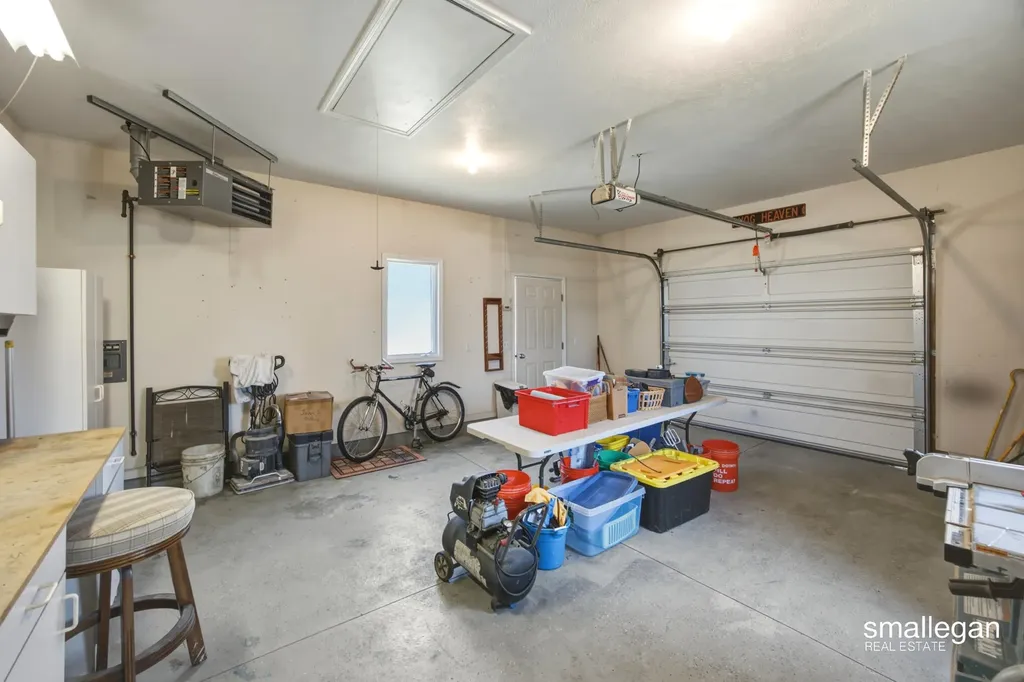 1017 Sunset Hills Court NW Walker City MI 49534