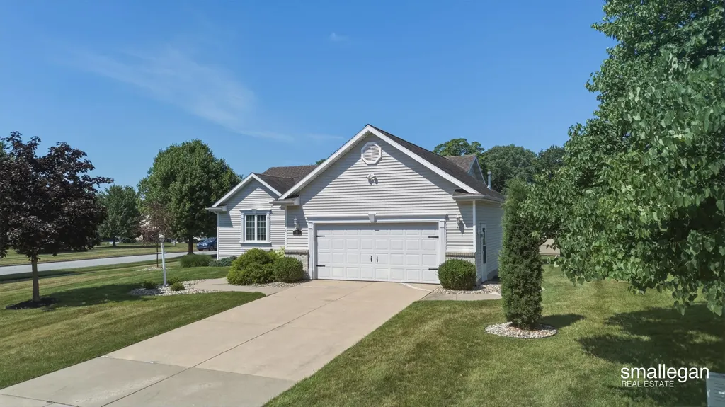 1017 Sunset Hills Court NW Walker City MI 49534
