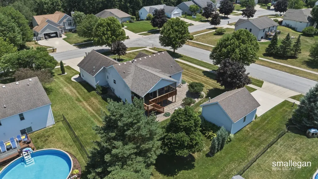 1017 Sunset Hills Court NW Walker City MI 49534