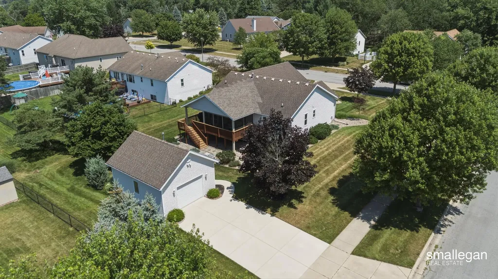 1017 Sunset Hills Court NW Walker City MI 49534