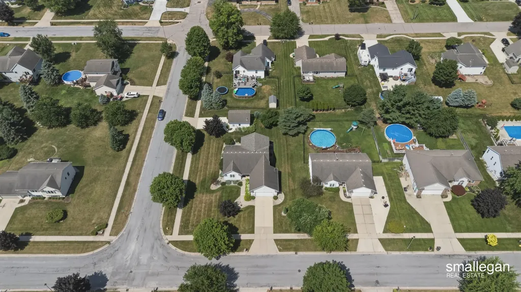 1017 Sunset Hills Court NW Walker City MI 49534
