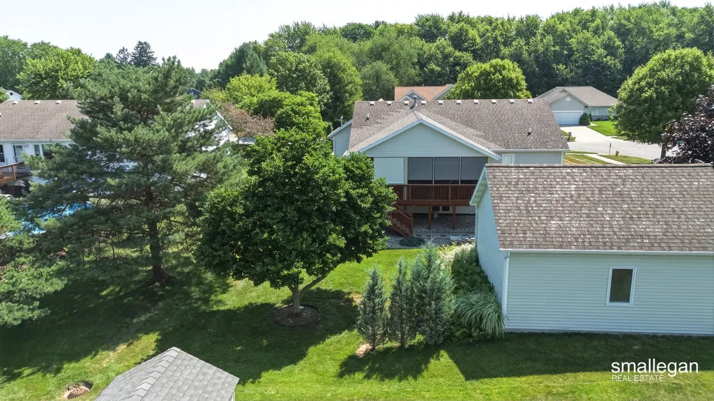 1017 Sunset Hills Court NW Walker City MI 49534