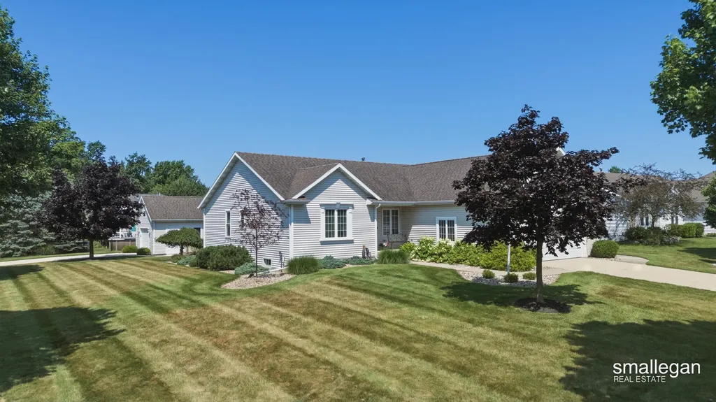 1017 Sunset Hills Court NW Walker City MI 49534