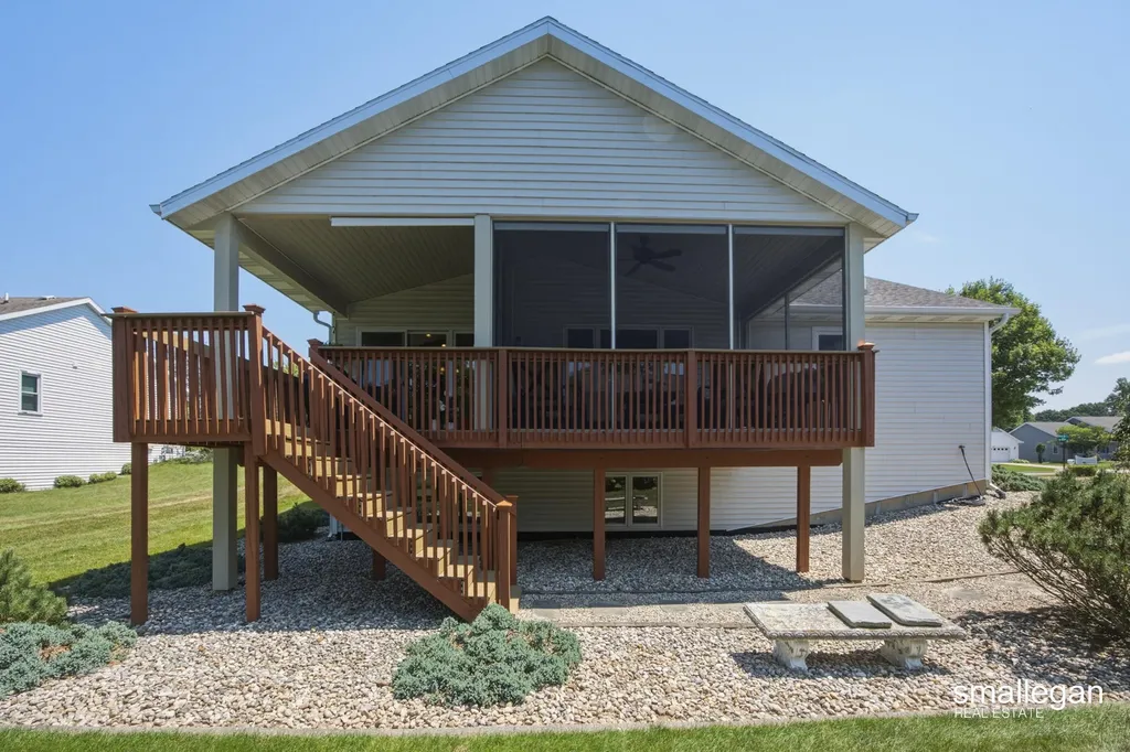 1017 Sunset Hills Court NW Walker City MI 49534