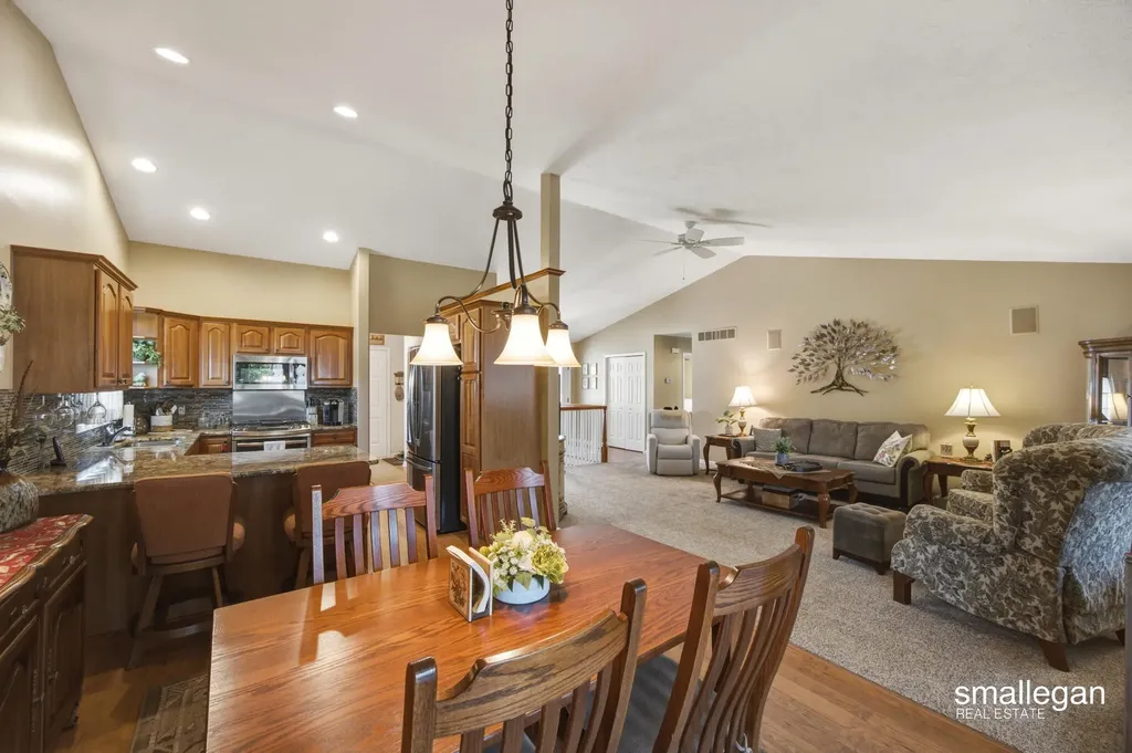 1017 Sunset Hills Court NW Walker City MI 49534
