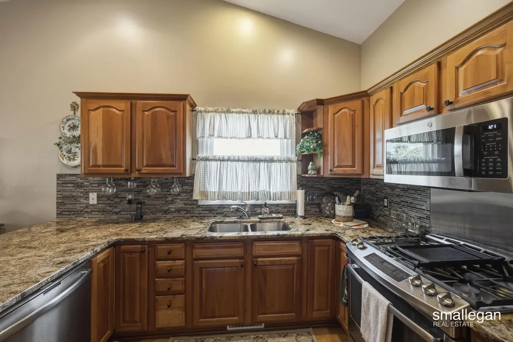 1017 Sunset Hills Court NW Walker City MI 49534