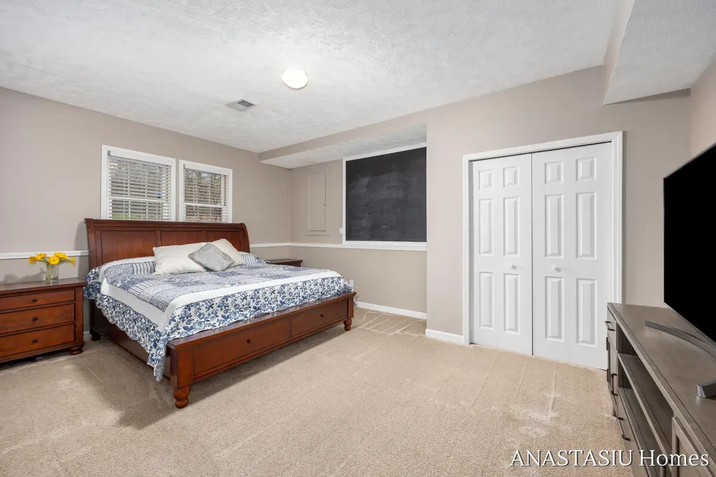 7023 Dunloe Cannon Township MI 49306