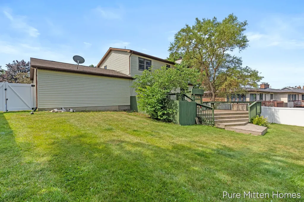 2047 Wolfboro Drive SE Kentwood City MI 49508