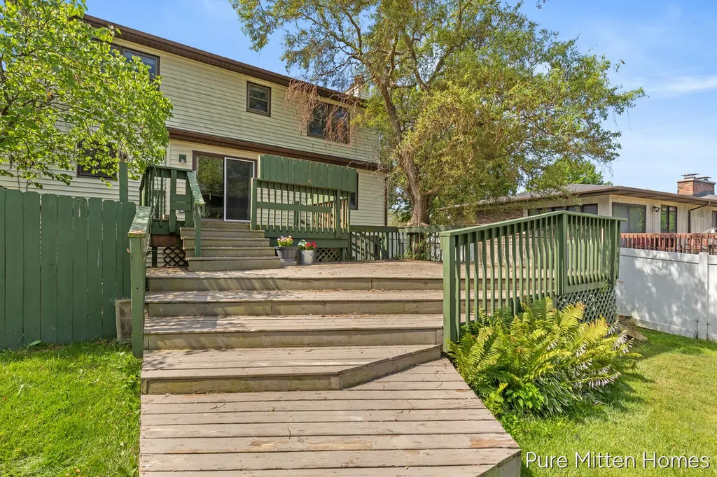 2047 Wolfboro Drive SE Kentwood City MI 49508