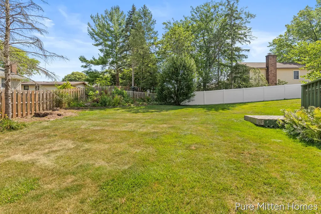 2047 Wolfboro Drive SE Kentwood City MI 49508