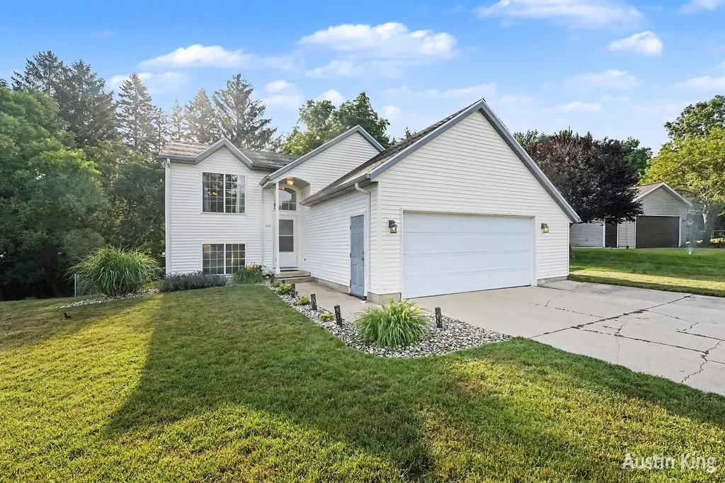 1350 Trailside Court NW Grand Rapids City MI 49504