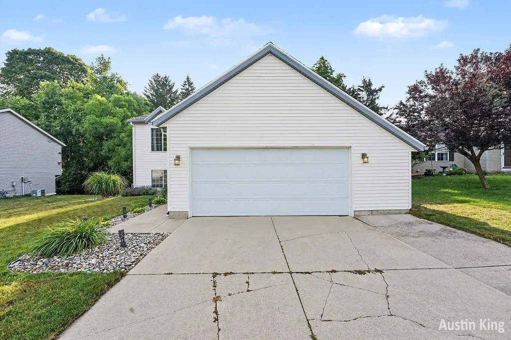 1350 Trailside Court NW Grand Rapids City MI 49504