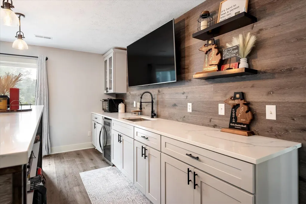 8911 Hopewell Drive NE Algoma Township MI 49341