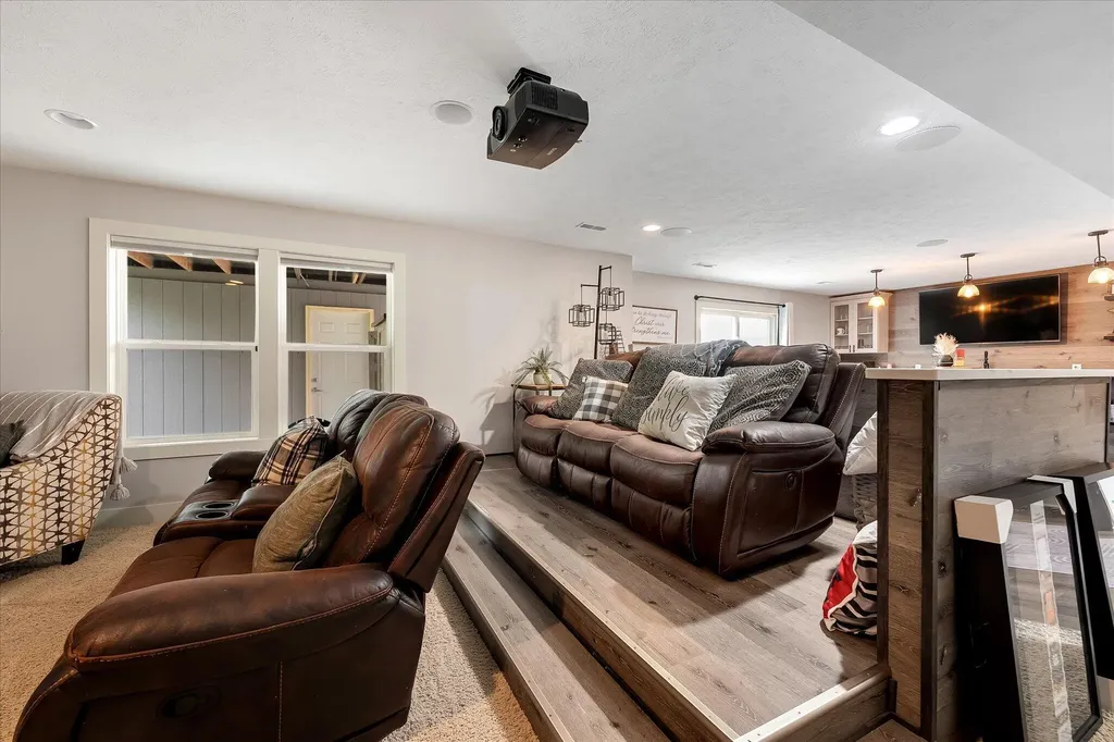 8911 Hopewell Drive NE Algoma Township MI 49341