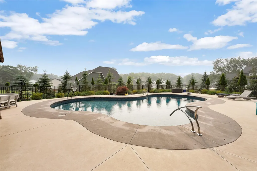 8911 Hopewell Drive NE Algoma Township MI 49341