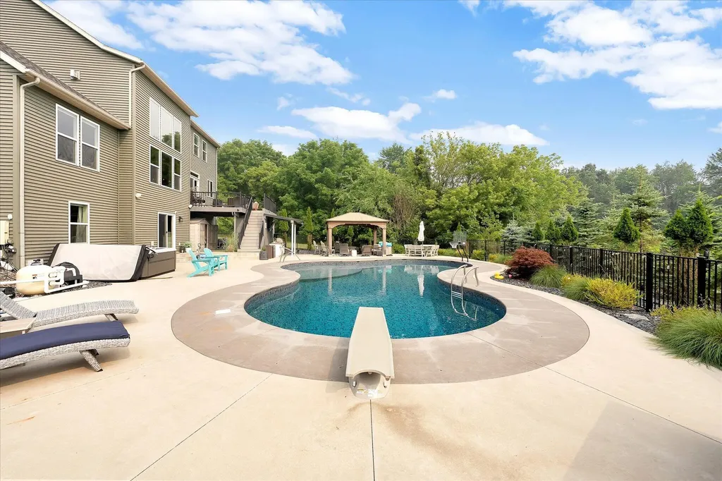 8911 Hopewell Drive NE Algoma Township MI 49341