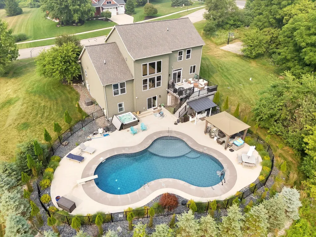 8911 Hopewell Drive NE Algoma Township MI 49341