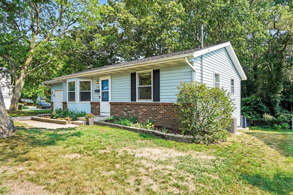 1726 6th Street NW Grand Rapids City MI 49504