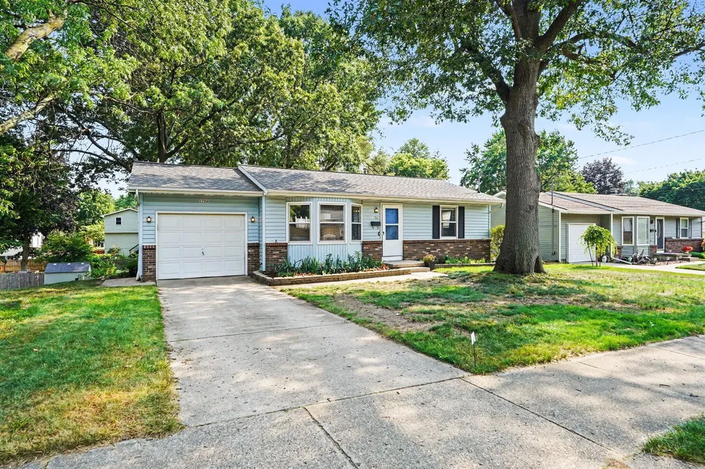 1726 6th Street NW Grand Rapids City MI 49504