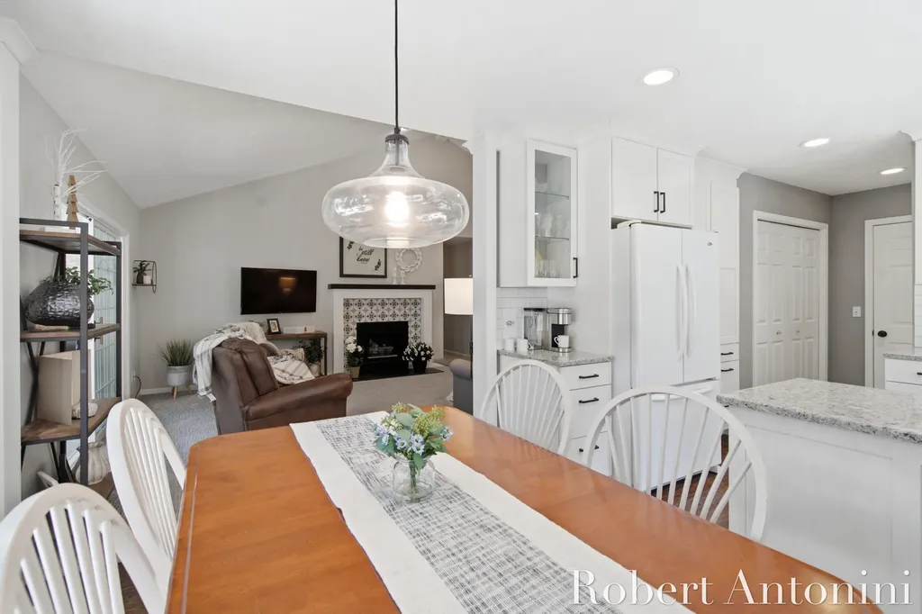 2516 Golfbury Drive SW Wyoming City MI 49519