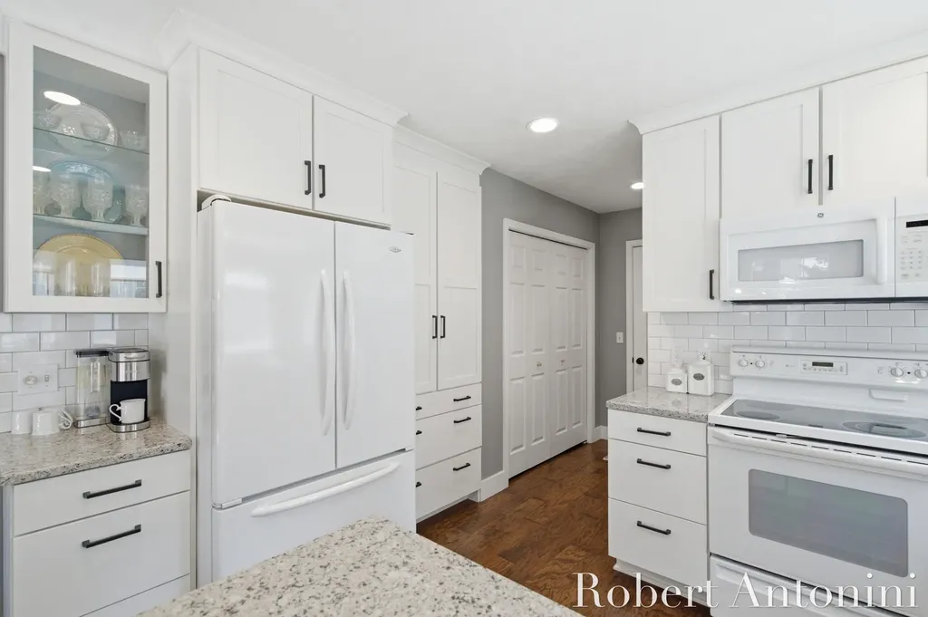 2516 Golfbury Drive SW Wyoming City MI 49519