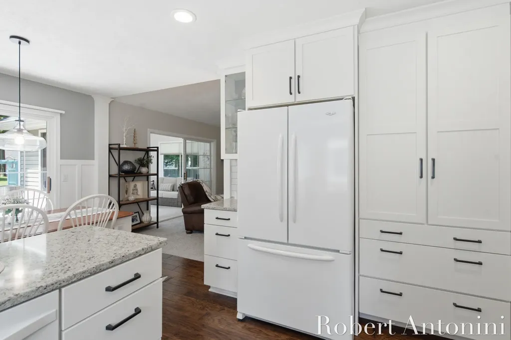 2516 Golfbury Drive SW Wyoming City MI 49519