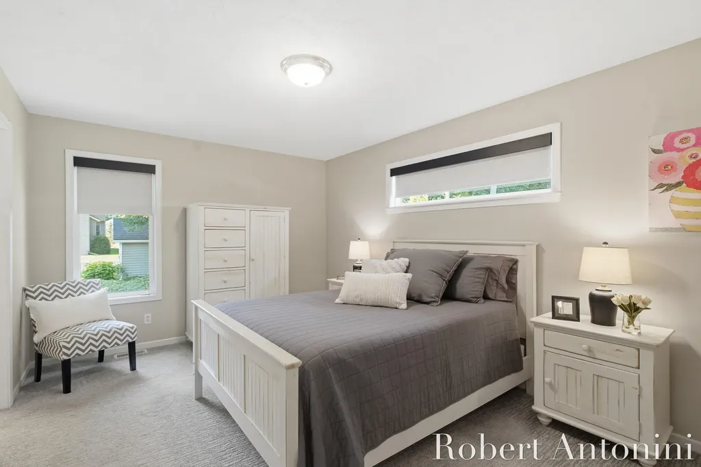 2516 Golfbury Drive SW Wyoming City MI 49519