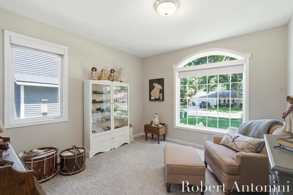2516 Golfbury Drive SW Wyoming City MI 49519