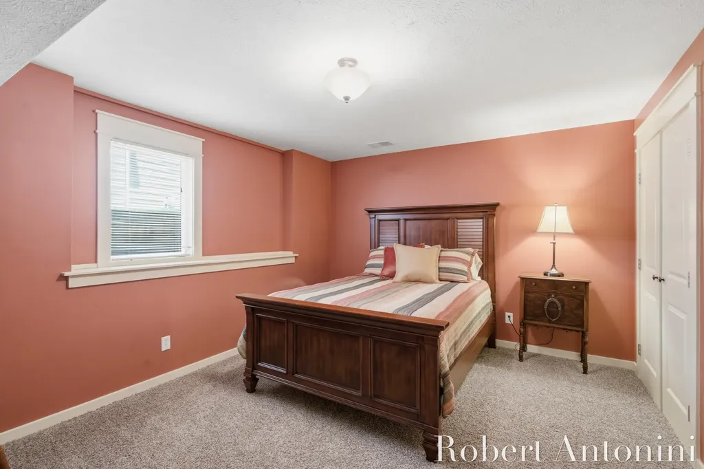 2516 Golfbury Drive SW Wyoming City MI 49519