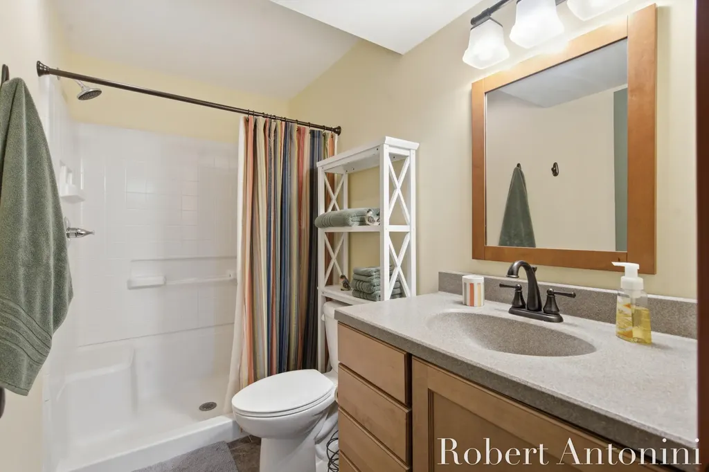 2516 Golfbury Drive SW Wyoming City MI 49519