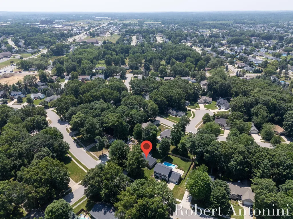 2516 Golfbury Drive SW Wyoming City MI 49519