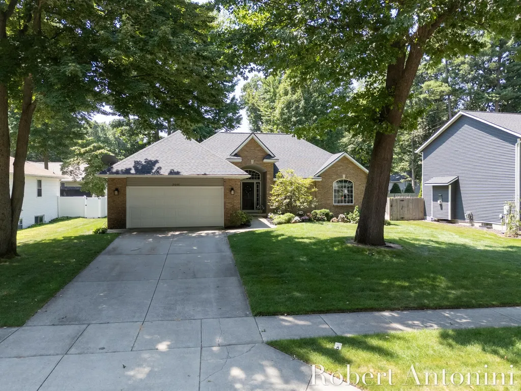 2516 Golfbury Drive SW Wyoming City MI 49519