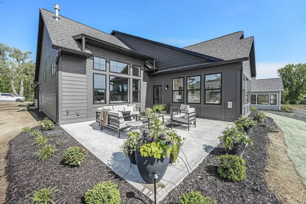 2291 Knapp Bluff Court NE Grand Rapids Charter Township MI 49525