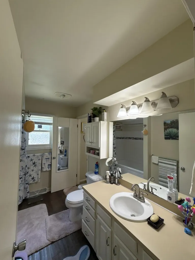1521 Woodhill Court SW Wyoming City MI 49509