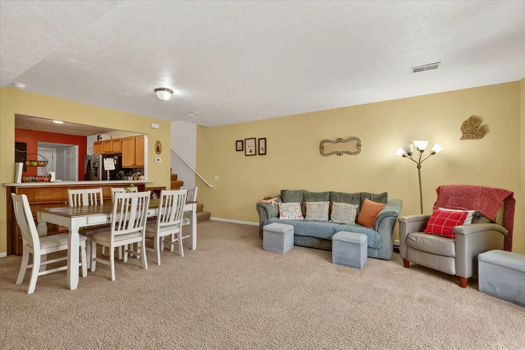 1790 Grand Court NE Grand Rapids Charter Township MI 49525
