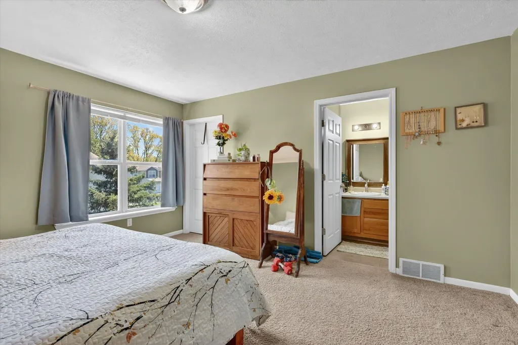 1790 Grand Court NE Grand Rapids Charter Township MI 49525
