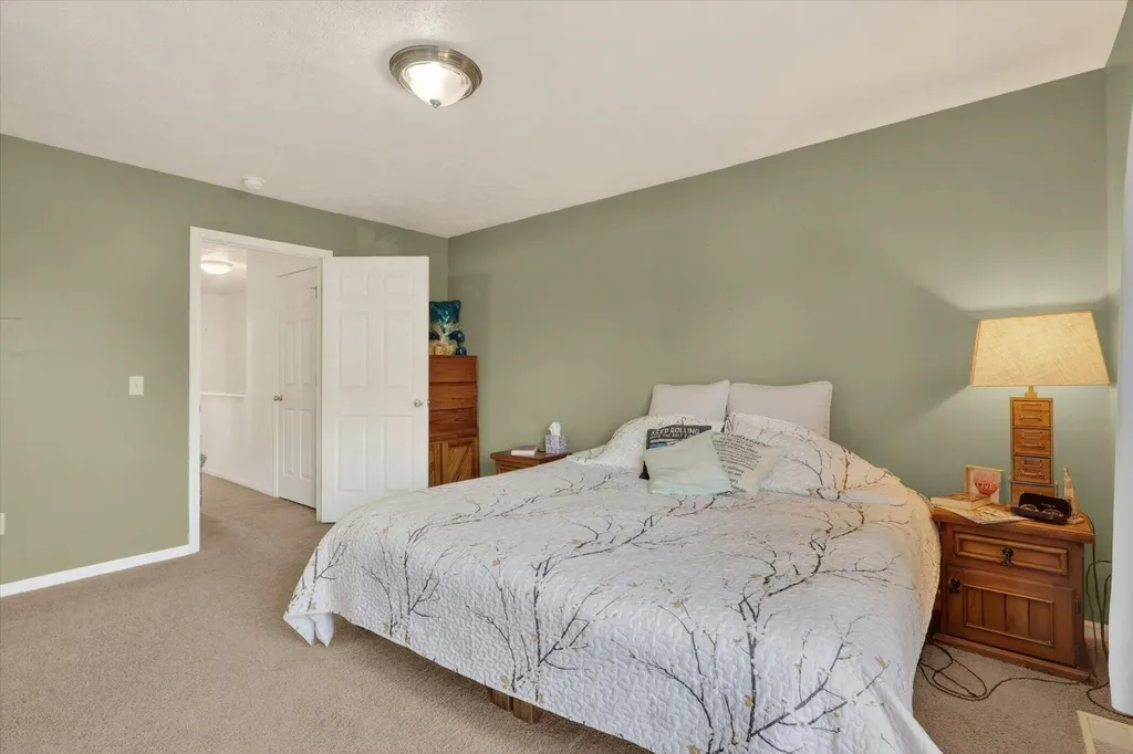 1790 Grand Court NE Grand Rapids Charter Township MI 49525