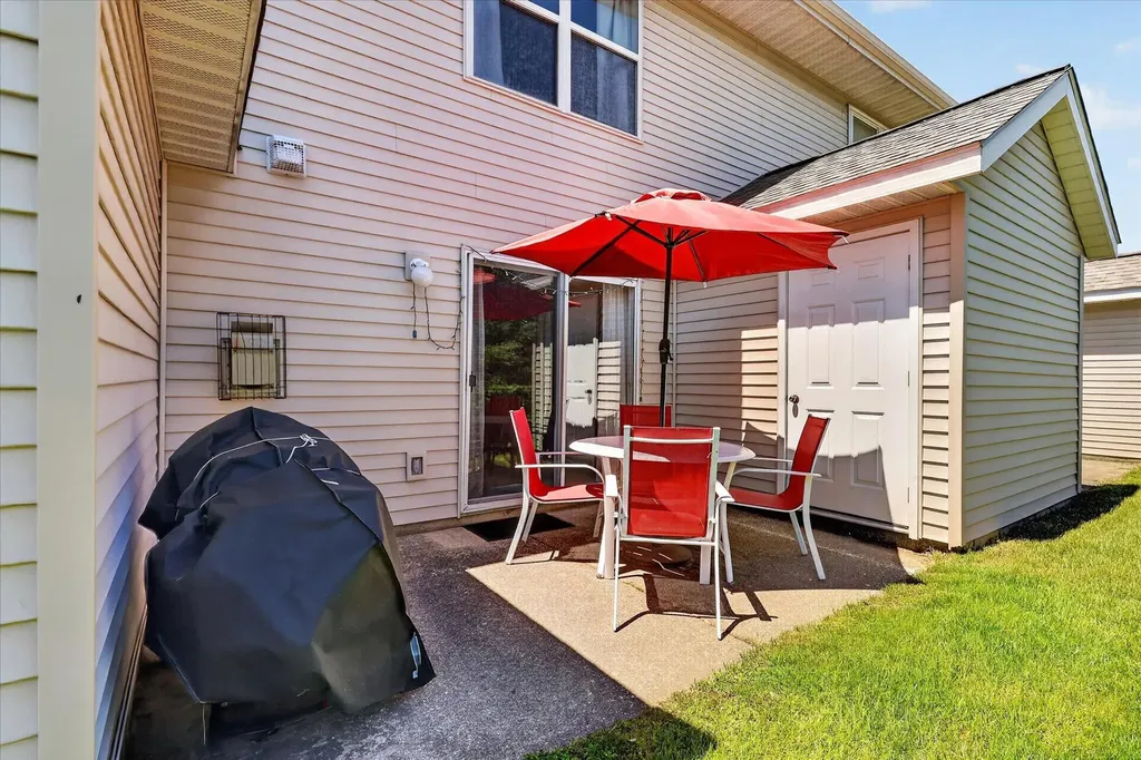 1790 Grand Court NE Grand Rapids Charter Township MI 49525
