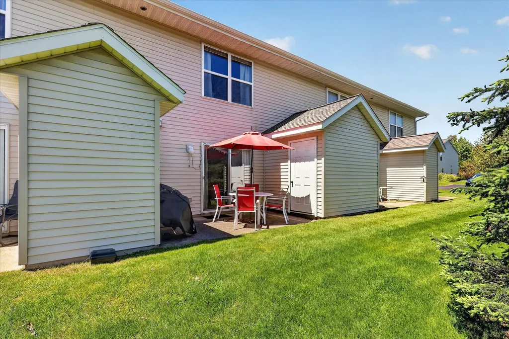 1790 Grand Court NE Grand Rapids Charter Township MI 49525