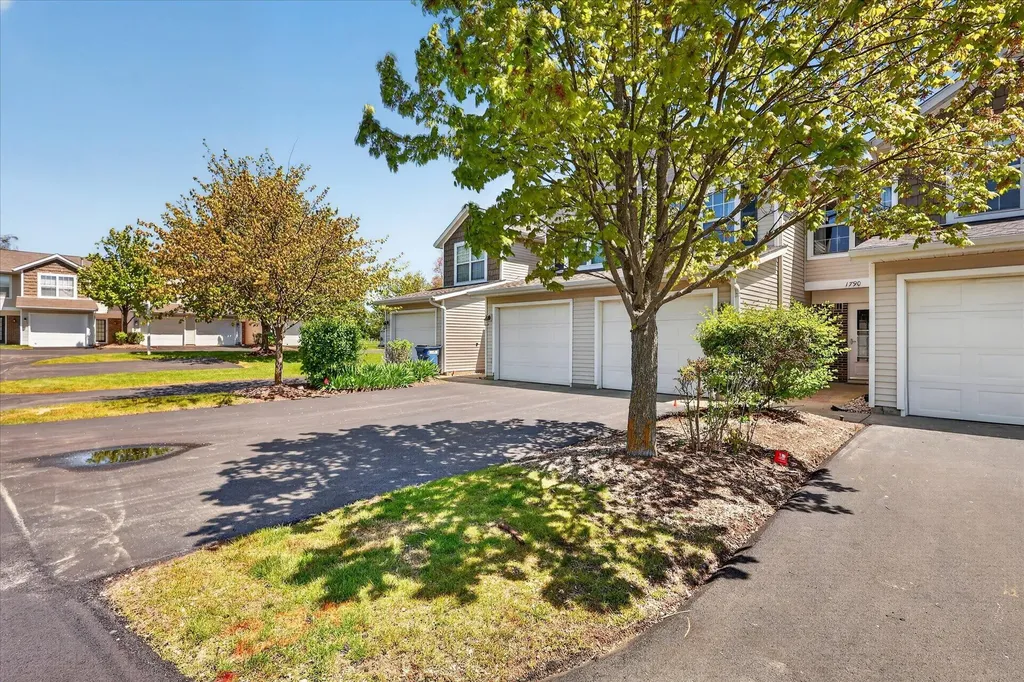 1790 Grand Court NE Grand Rapids Charter Township MI 49525