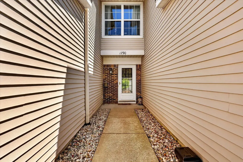 1790 Grand Court NE Grand Rapids Charter Township MI 49525