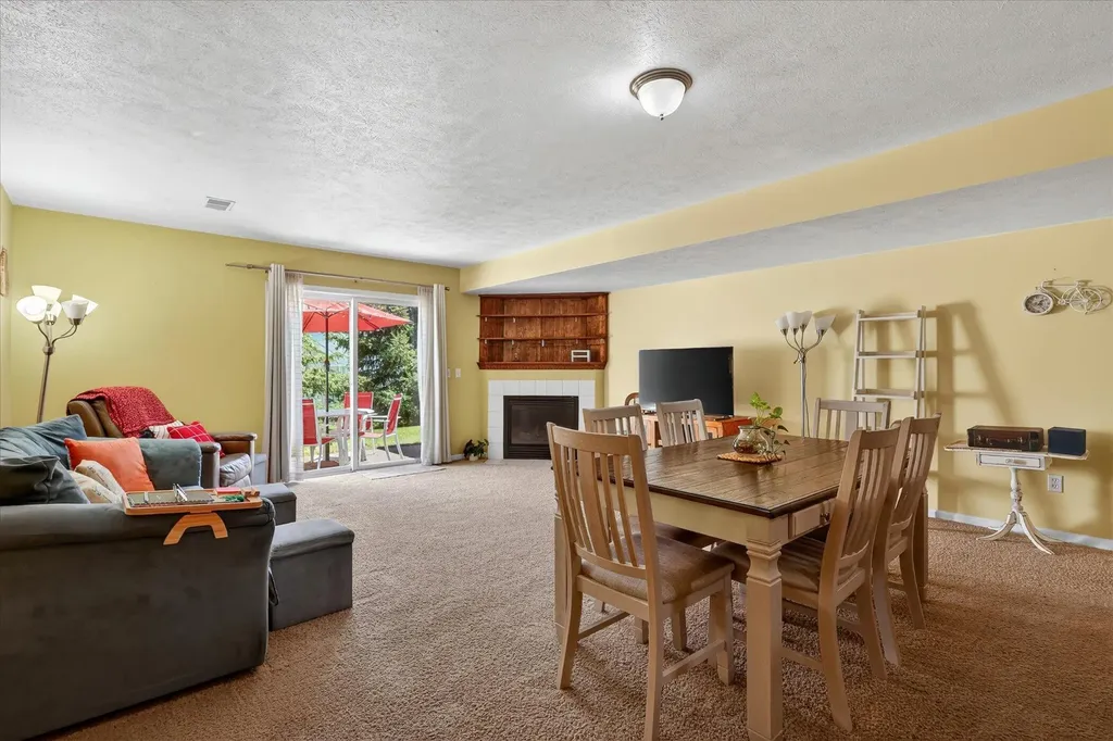1790 Grand Court NE Grand Rapids Charter Township MI 49525