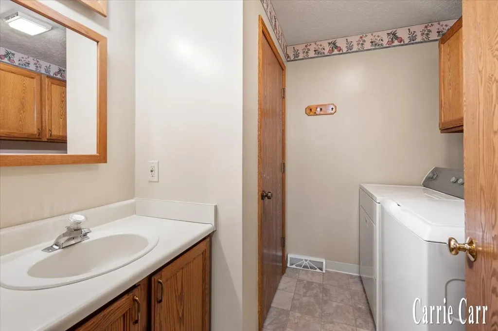 8670 Wolven Avenue NE Plainfield Charter Township MI 49341