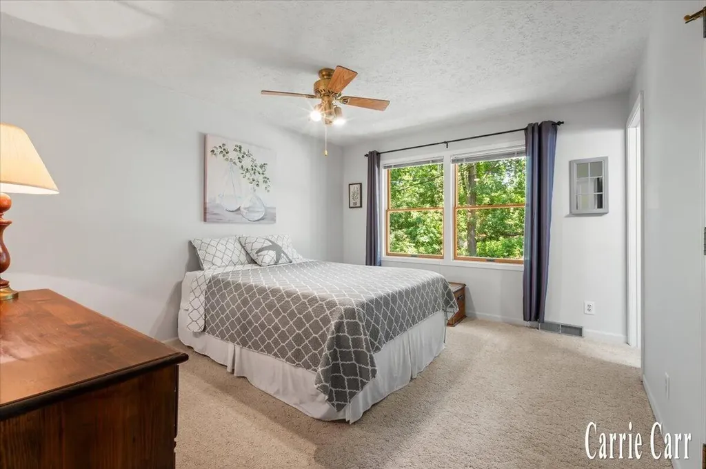 8670 Wolven Avenue NE Plainfield Charter Township MI 49341
