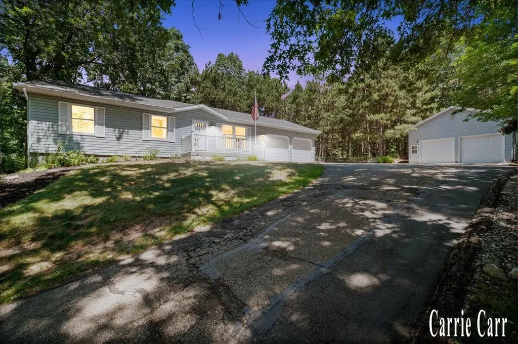 8670 Wolven Avenue NE Plainfield Charter Township MI 49341