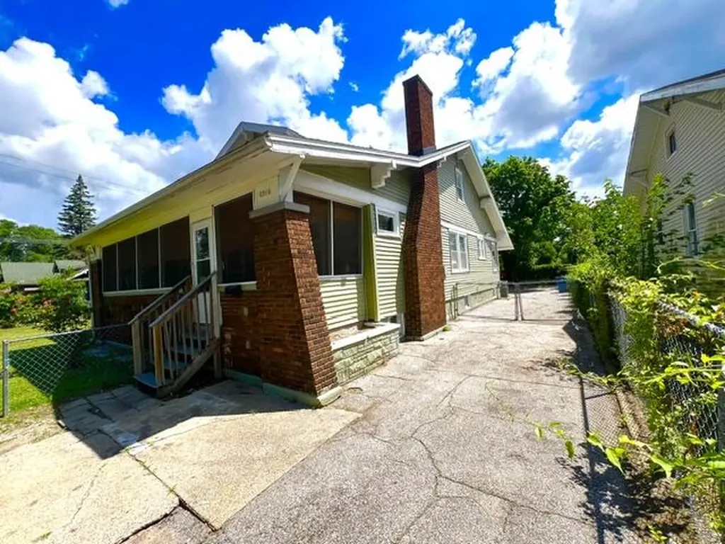 2216 Peck Street Muskegon Heights City MI 49444