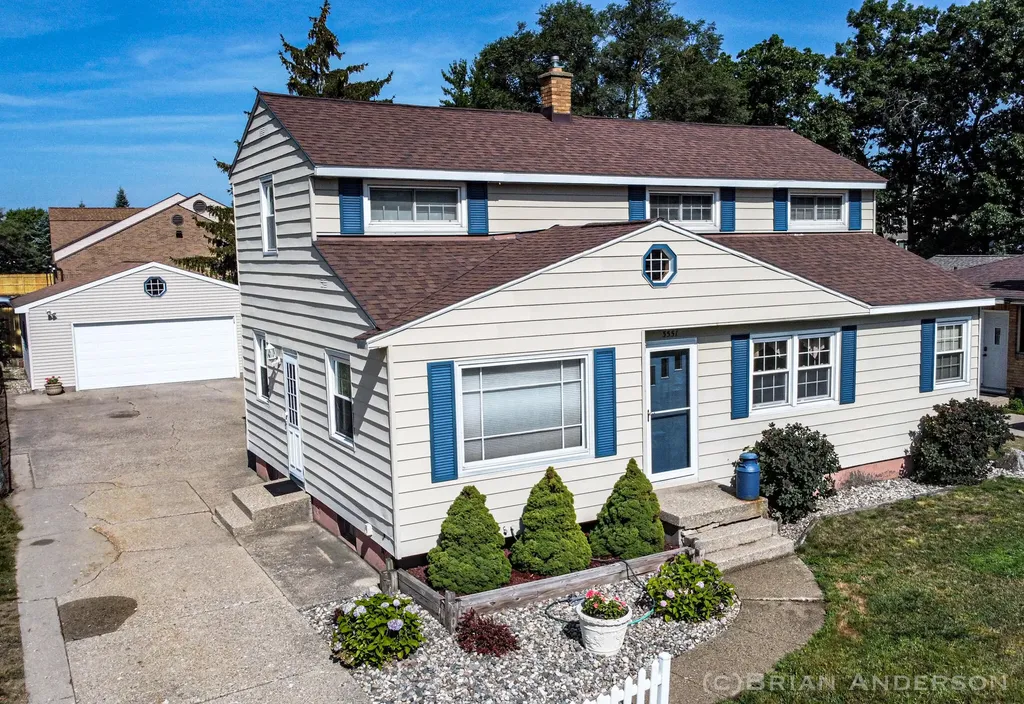 3551 Parkland Avenue SW Wyoming City MI 49509