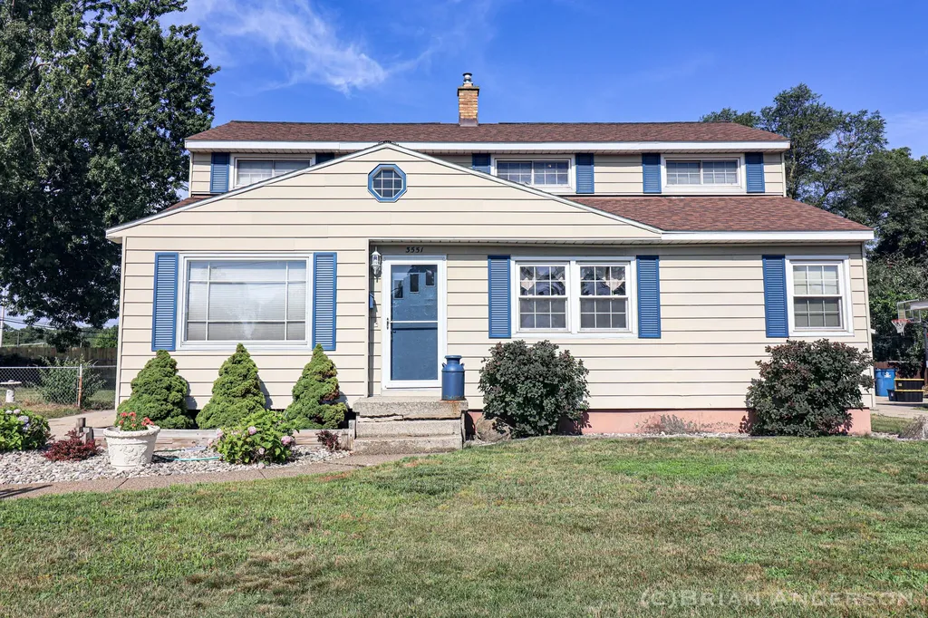 3551 Parkland Avenue SW Wyoming City MI 49509