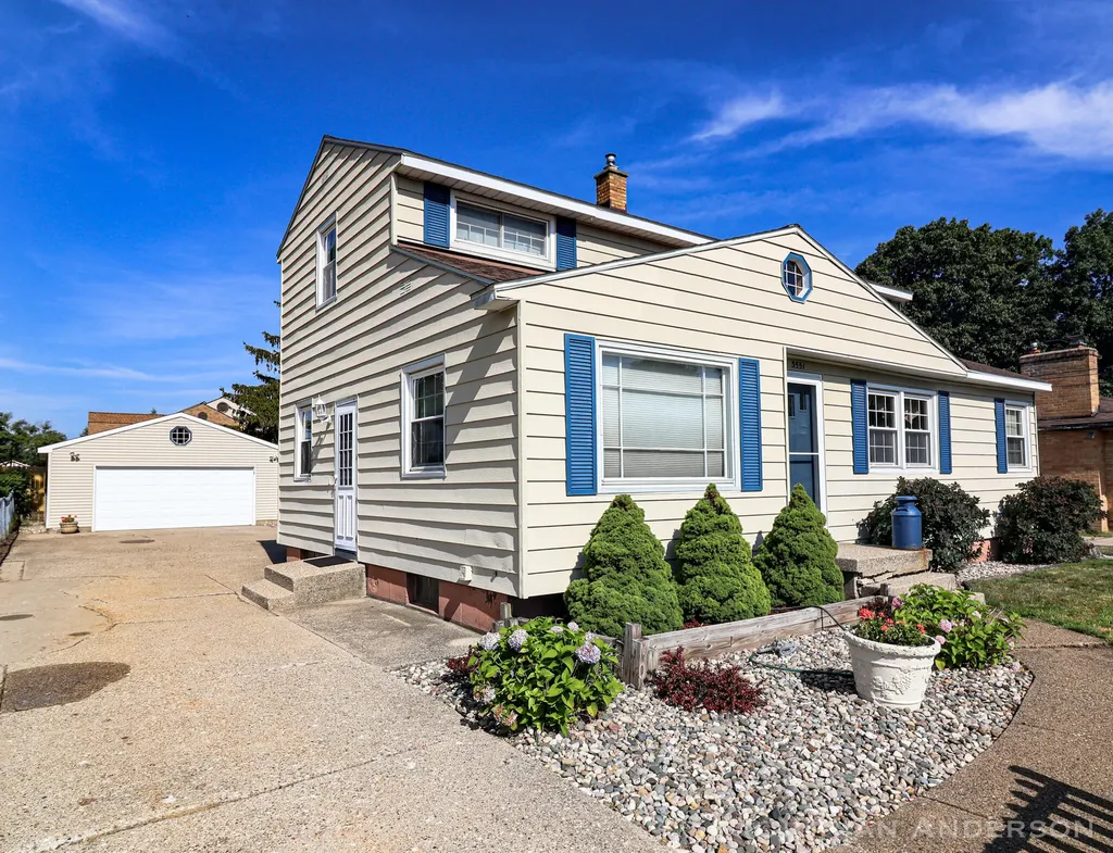 3551 Parkland Avenue SW Wyoming City MI 49509