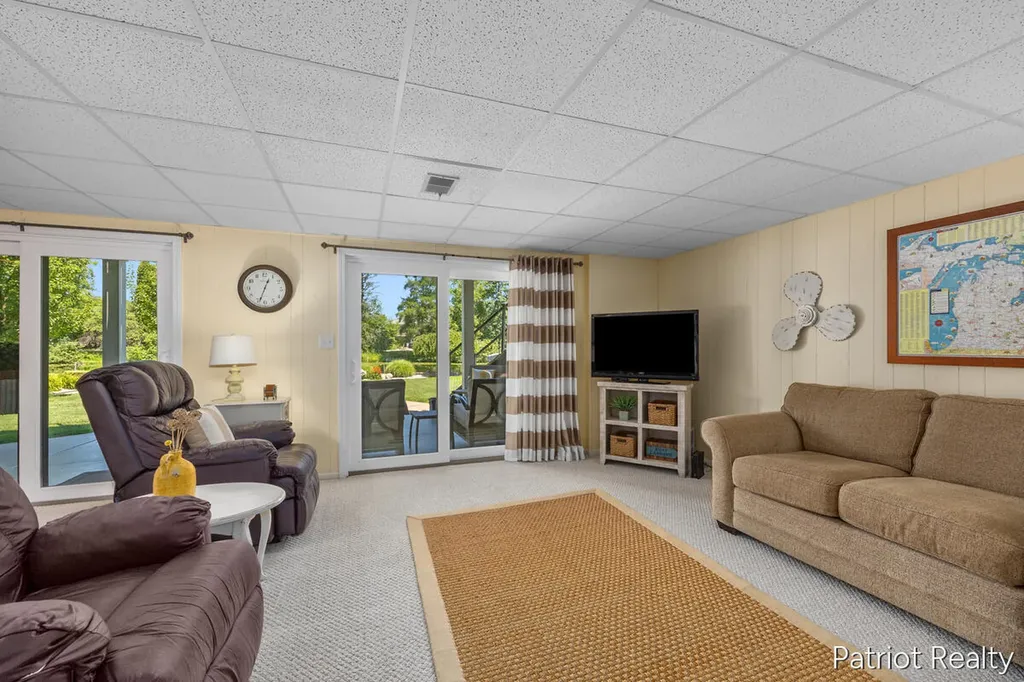 5683 E 92nd Street Croton Township MI 49337